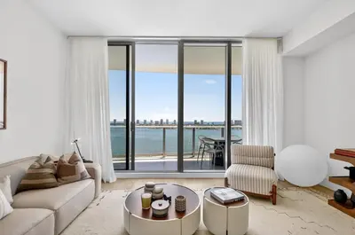 220 Lake Shore Drive 1708, Lake Park – Condominium for rent