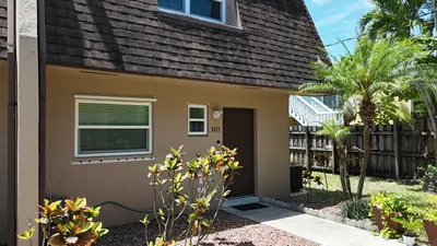 2520 Van Buren Street 16, Hollywood – sold