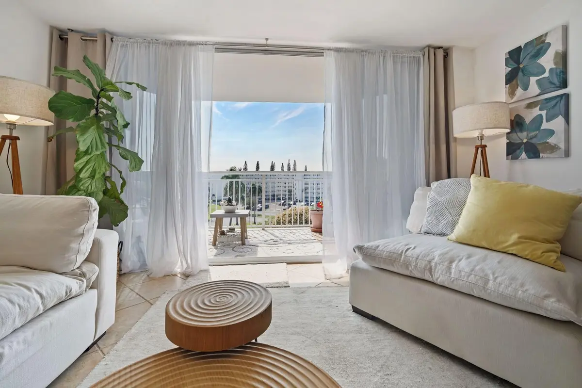 Photo 2 at 18021 Biscayne Boulevard 504, Aventura
