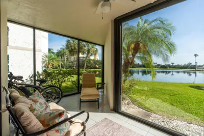 16401 Golf Club Road 113, Weston – sold