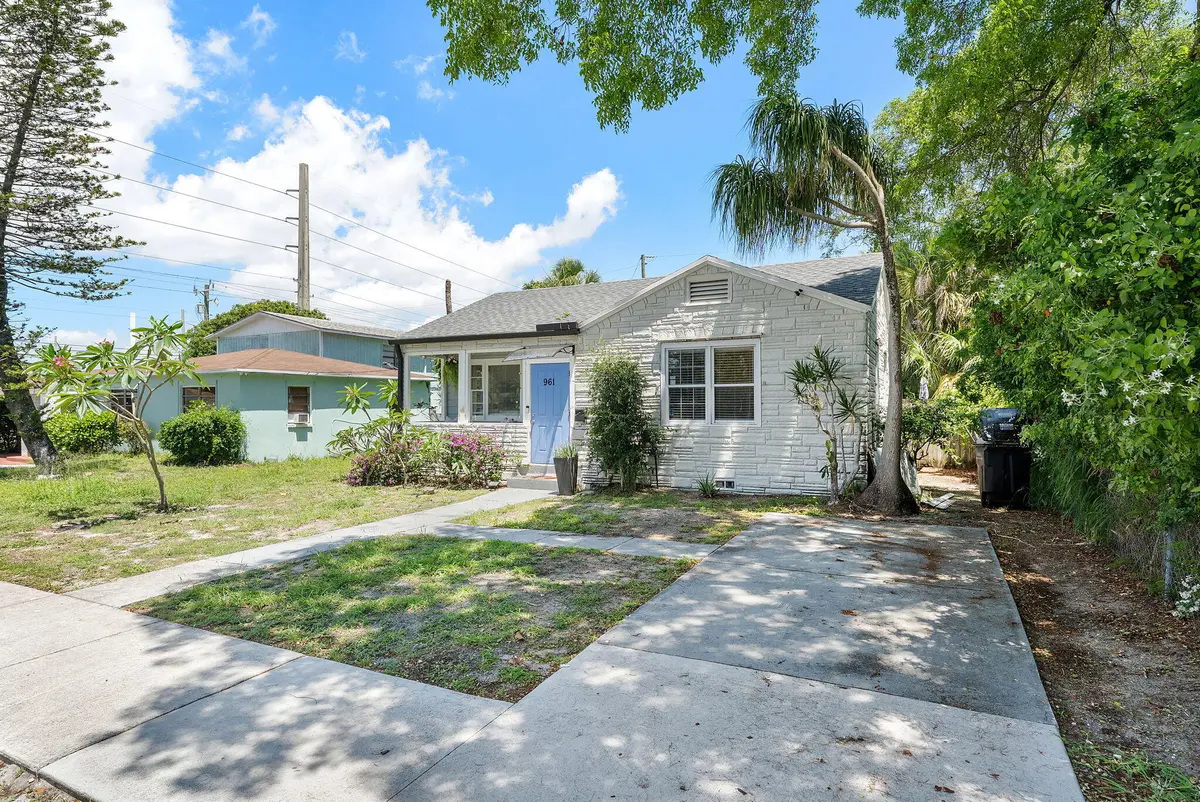 Driveway at 961 32nd Street, West Palm Beach