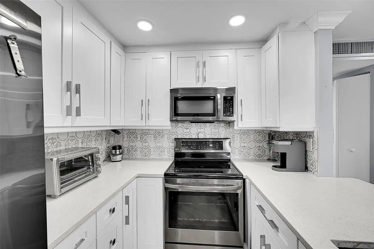 Photo 7 at 964 Normandy Trail U, Delray Beach
