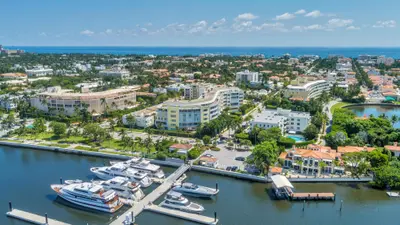 389 S Lake Drive Phb, Palm Beach – Stock Cooperative for sale