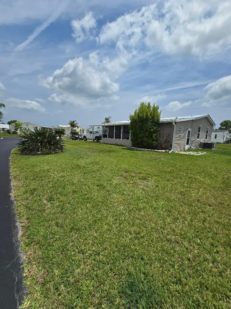 hem landscaping at 5550 Hemingway Court 1, Fort Pierce