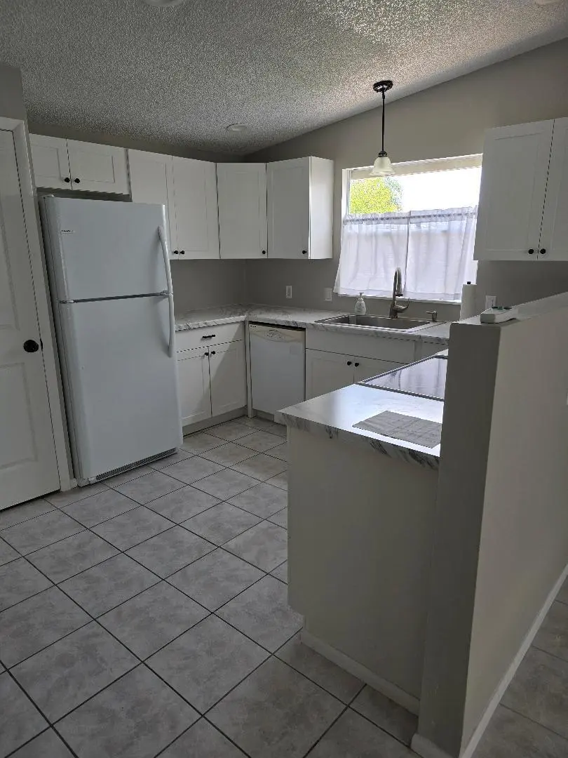 hem kitchen at 5550 Hemingway Court 1, Fort Pierce