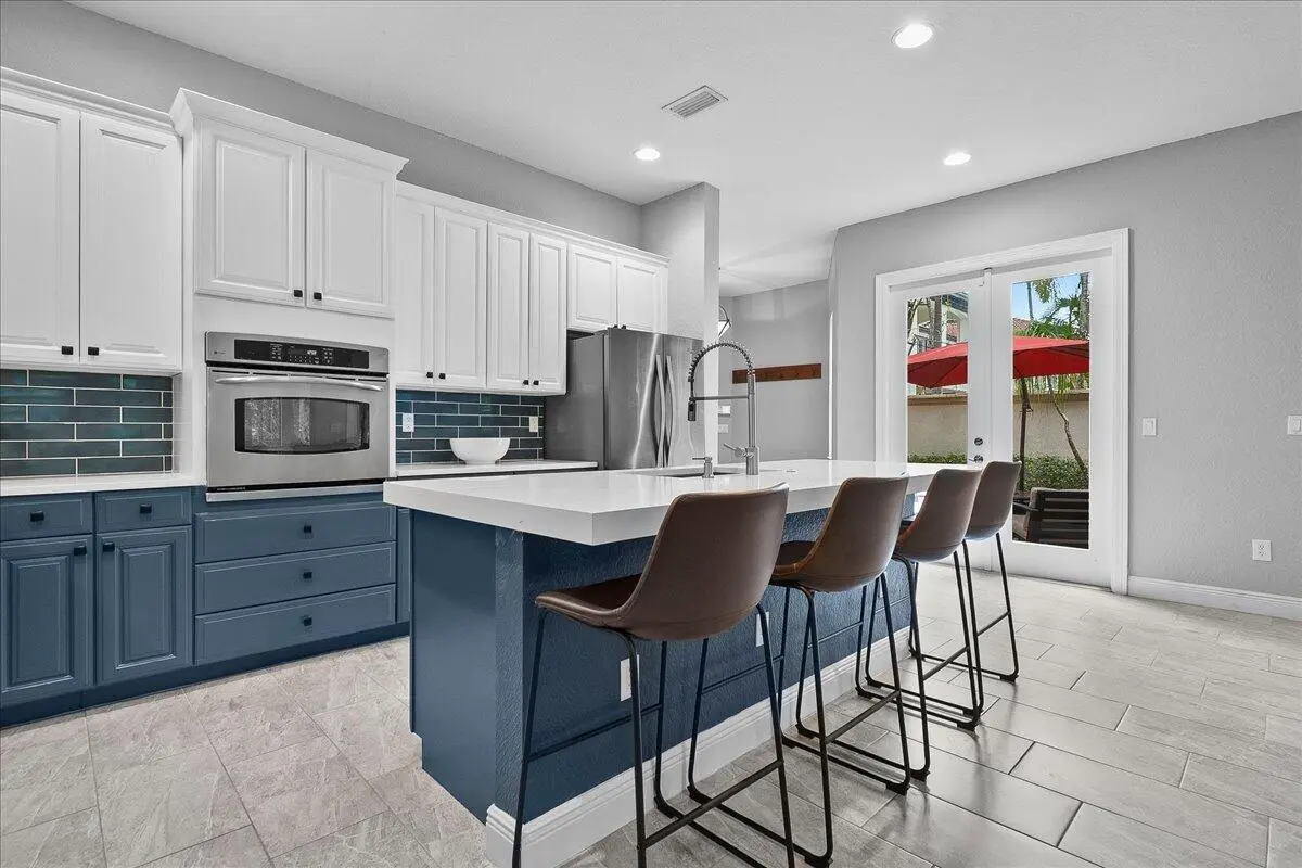 Kitchen at 883 Taft Court, Palm Beach Gardens