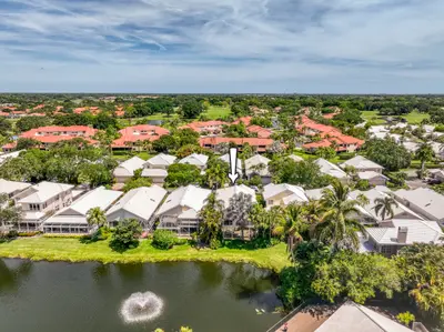 264 Canterbury Drive W, Palm Beach Gardens – sold