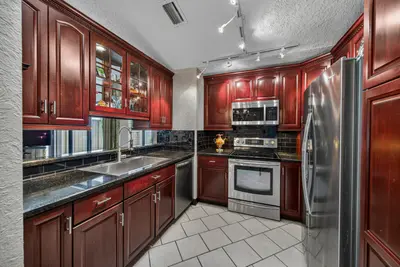 3068 S Oakland Forest Drive 806, Oakland Park – sold