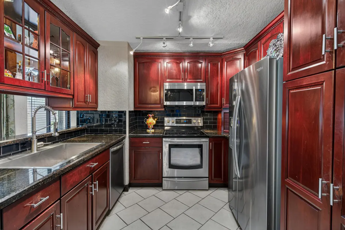 head-29 at 3068 S Oakland Forest Drive 806, Oakland Park