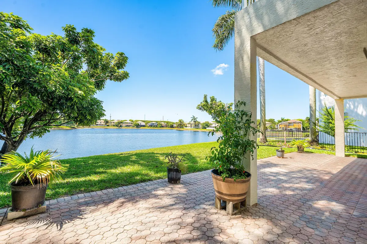 Covered Patio at 2709 Shaughnessy Drive, Wellington