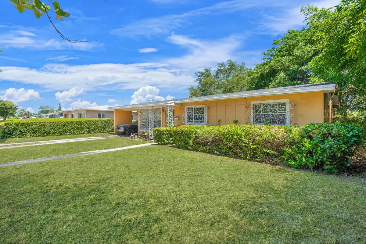 3-web-or-mls-1261 NW 172nd St, Miami, FL at 1261 NW 172nd Street, Miami Gardens