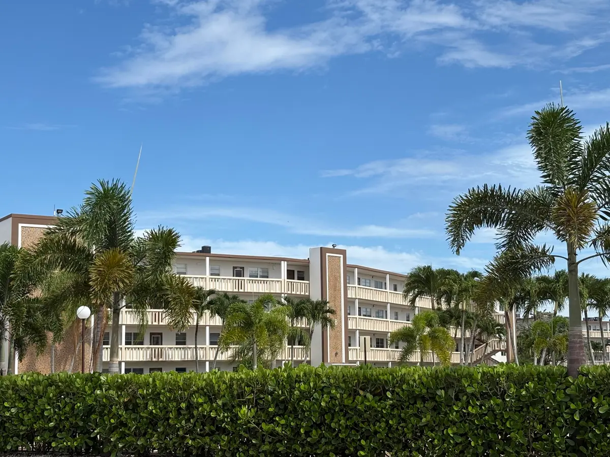 Guildford Condo at 4046 Guildford C, Boca Raton