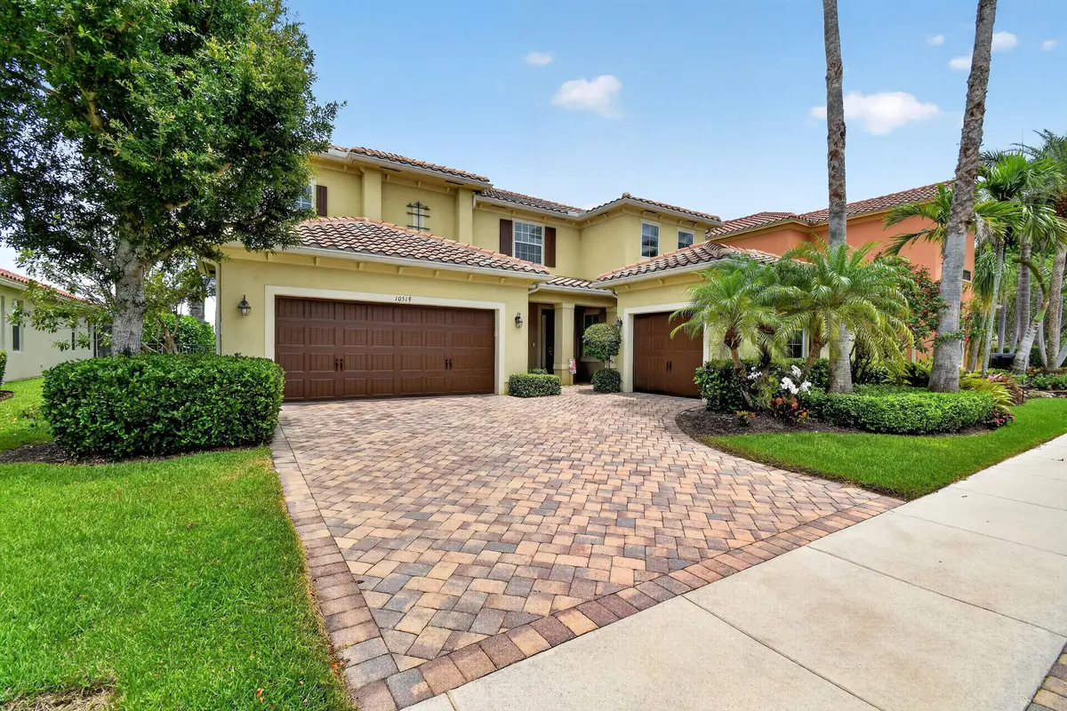 Garage at 10519 Longleaf Lane, Wellington
