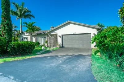 4507 Norfolk Island Pine Drive, Tamarac – sold