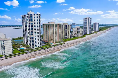 5420 N Ocean Drive 305, Singer Island – Condominium for sale