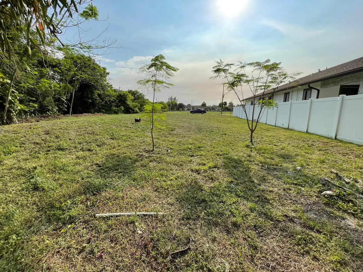 2630 7 at 2630 NW 20th Avenue, Oakland Park