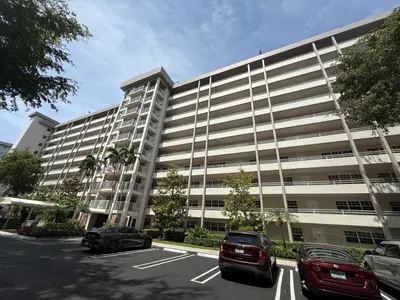605 Oaks Drive 602, Pompano Beach – sold