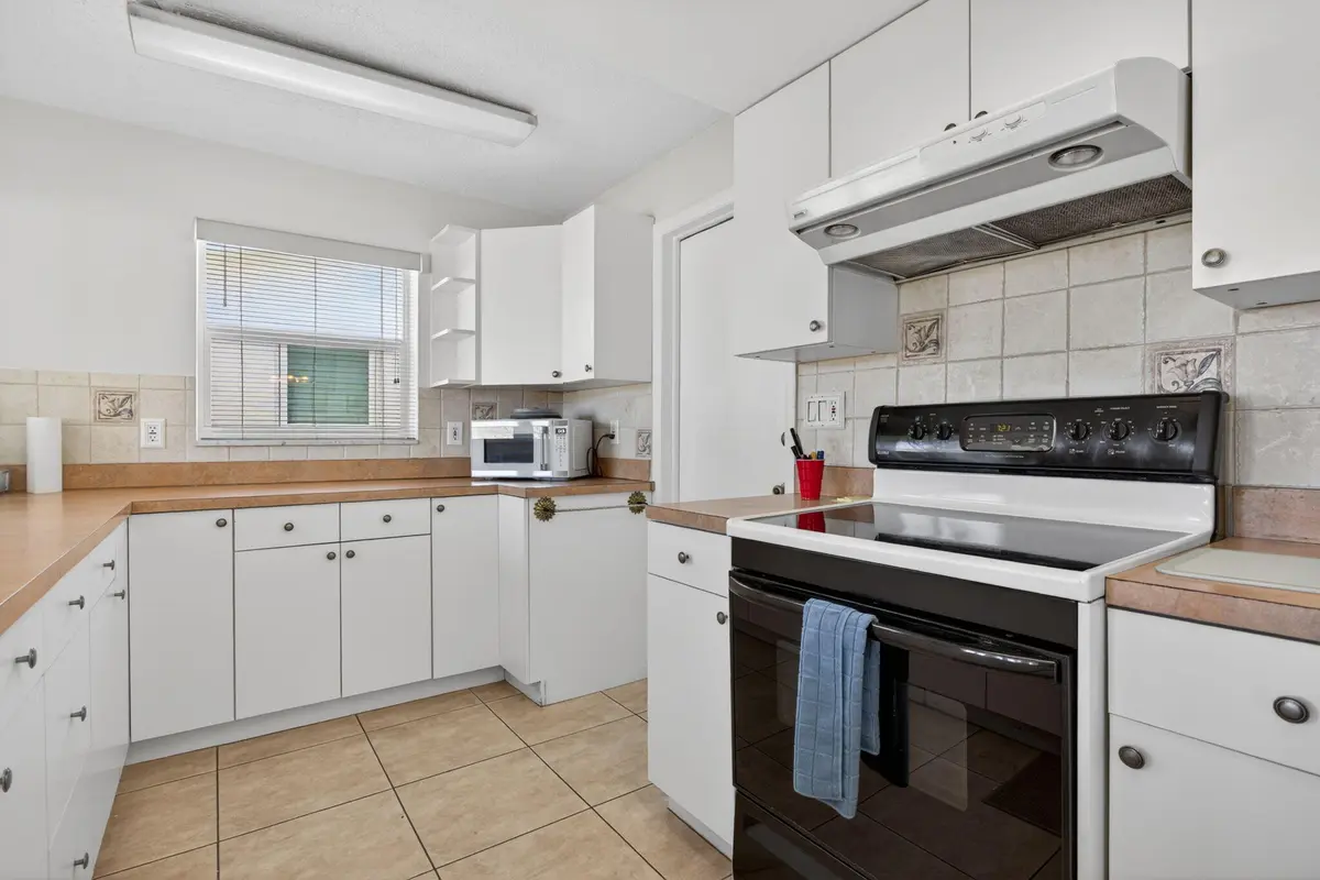 4-web-or-mls-001L8763 at 3121 E Golf Boulevard, Pompano Beach