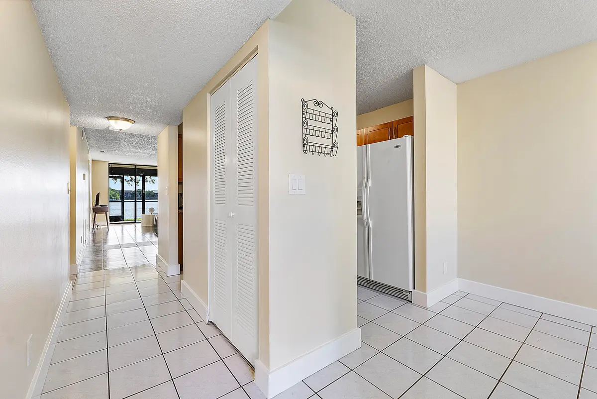 3100 Nw 46th St U102_025 - Hallway at 3100 NW 46th Street 102, Oakland Park