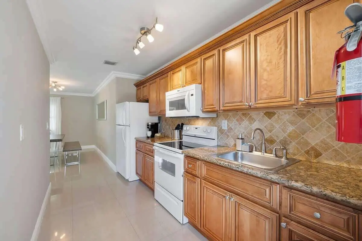 673cdd21813f49001177a77a-40060693_145317 at 1039 N Victoria Park Road 1-3, Fort Lauderdale