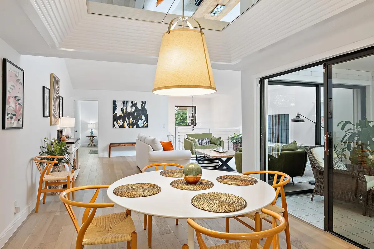 Dining at 17165 Waterbend Drive 206, Jupiter