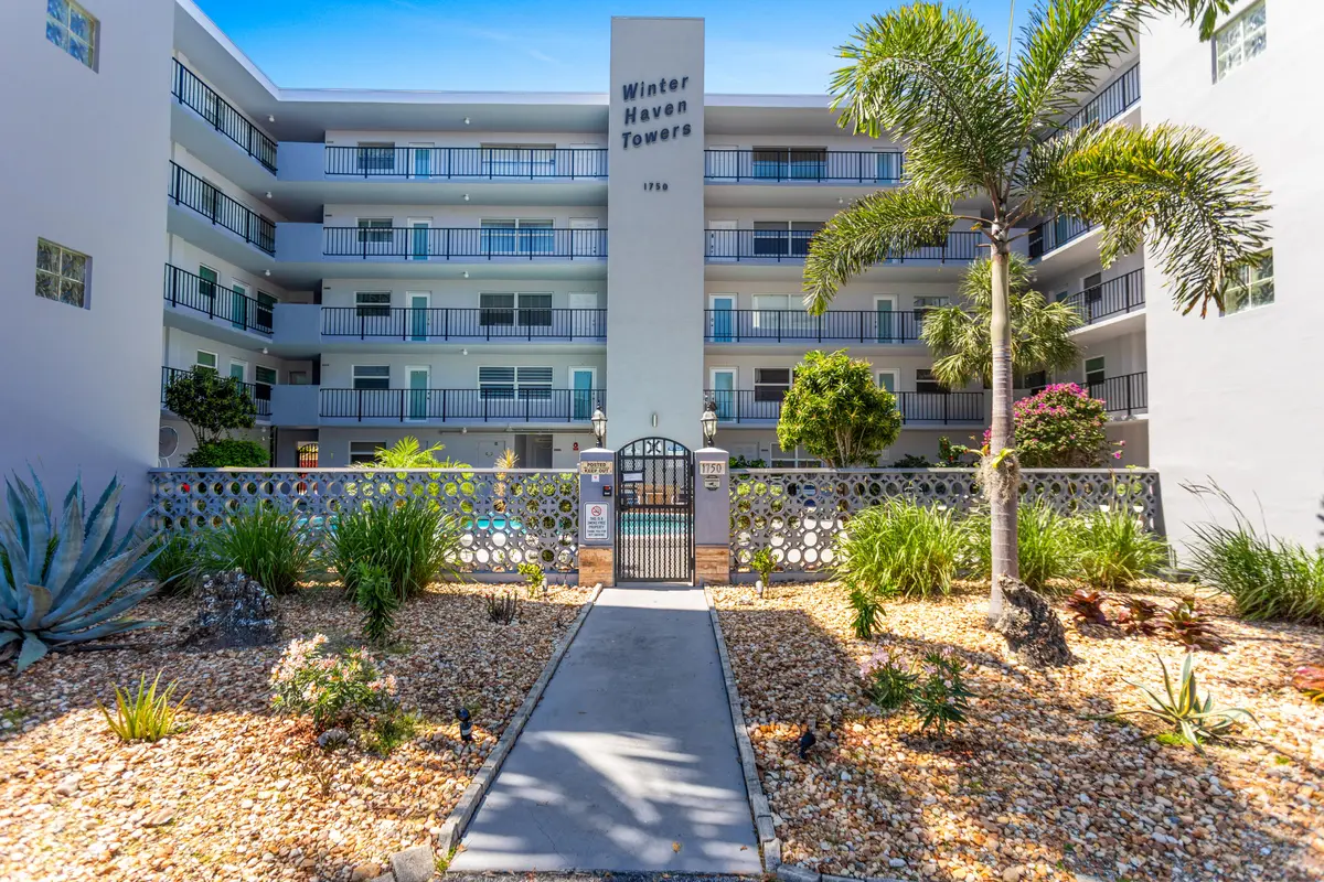 585A4734 at 1750 Jefferson Street 507, Hollywood