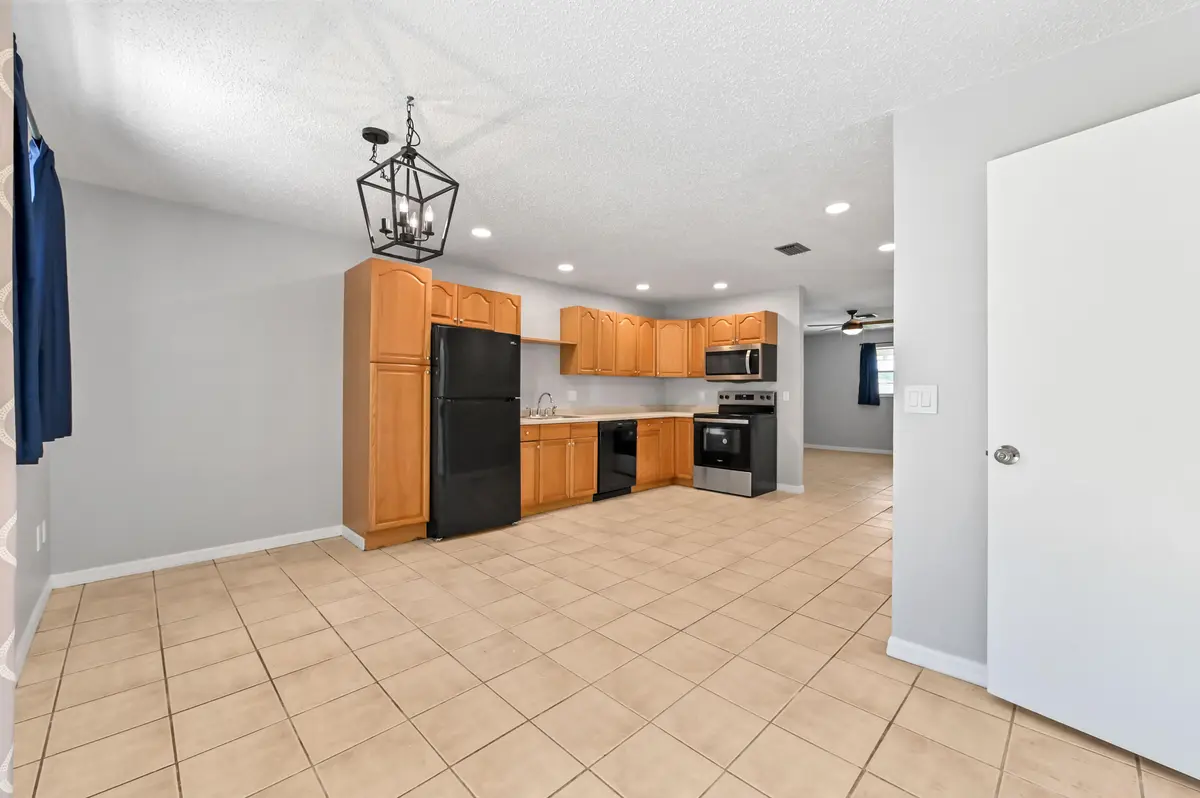 08 Dining area 02 at 4550 SE Salvatori Road, Stuart