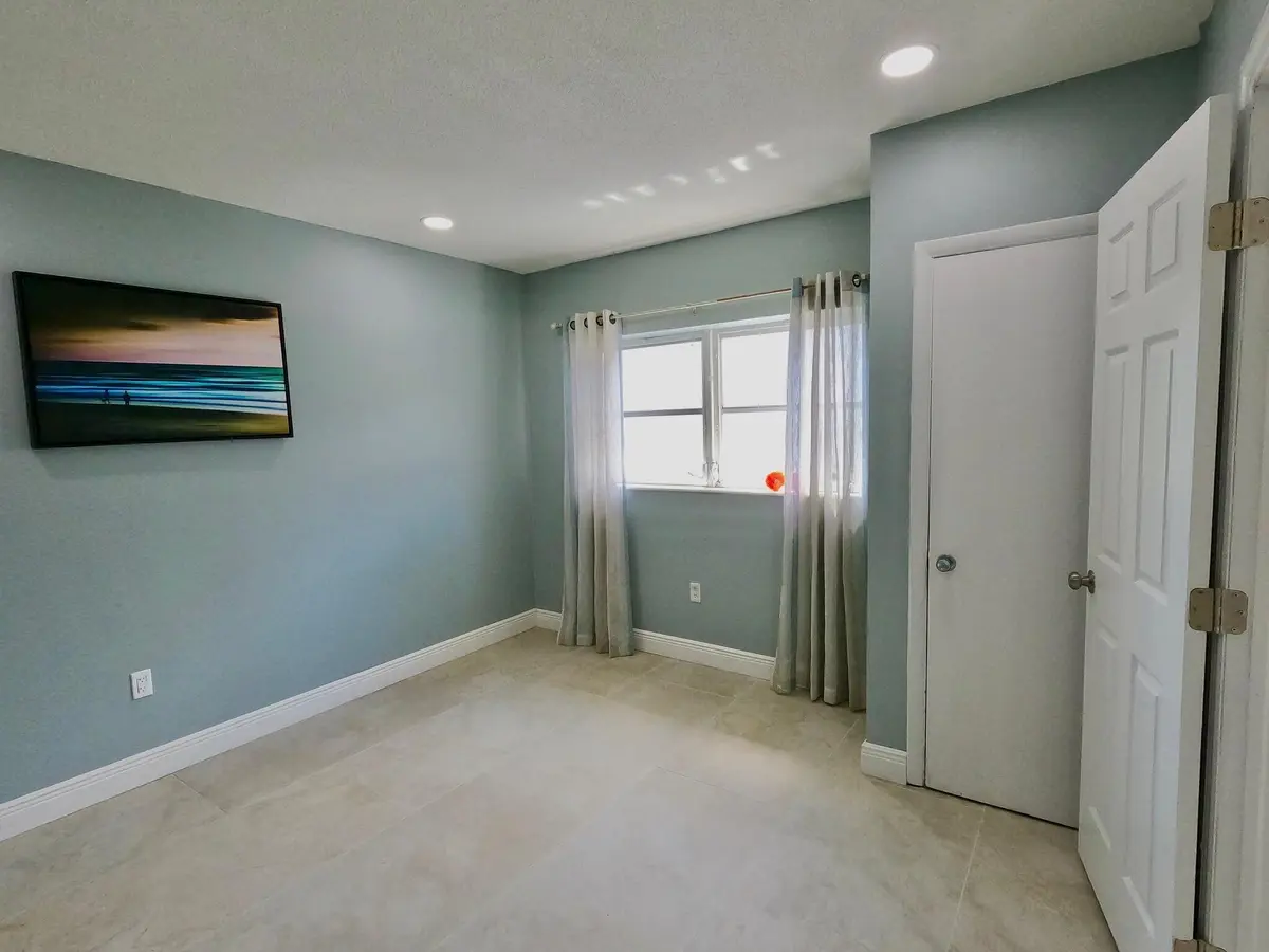 20240411182940617475000000-o at 382 E Royal Palm Road 0080, Boca Raton
