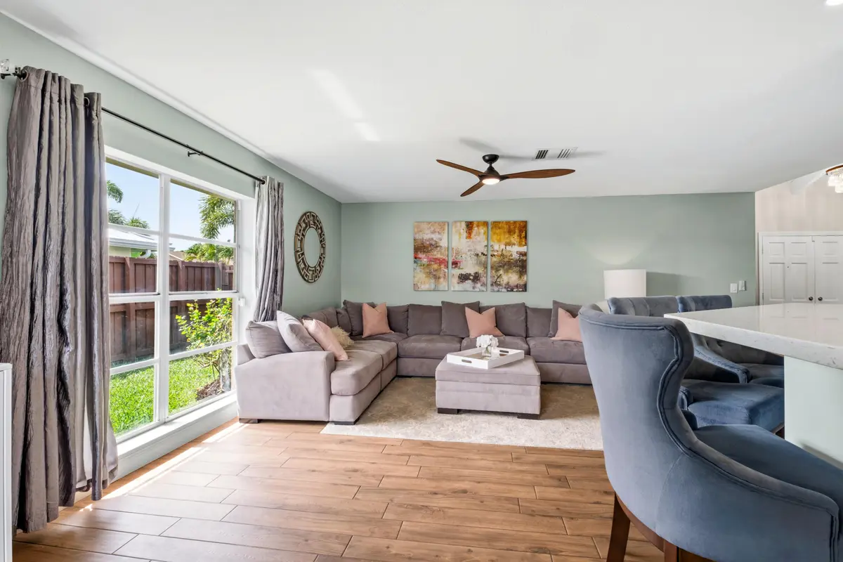 Eat-in Kitchen at 4886 Acorn Drive, Boca Raton