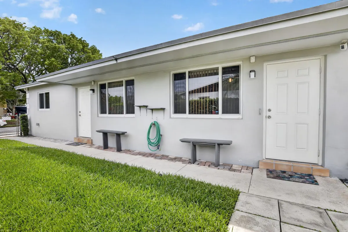 6-web-or-mls-_A7A2522 at 6281 Moseley Street 1-2, Hollywood