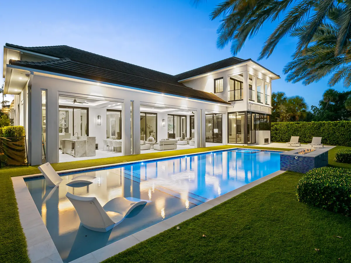Outdoor Lounge Are at 3916 Country Club Lane, Fort Lauderdale