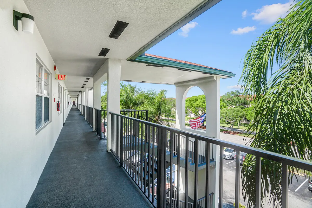 1200 SW 130th Avenue 402g, Pembroke Pines, FL – photo 3