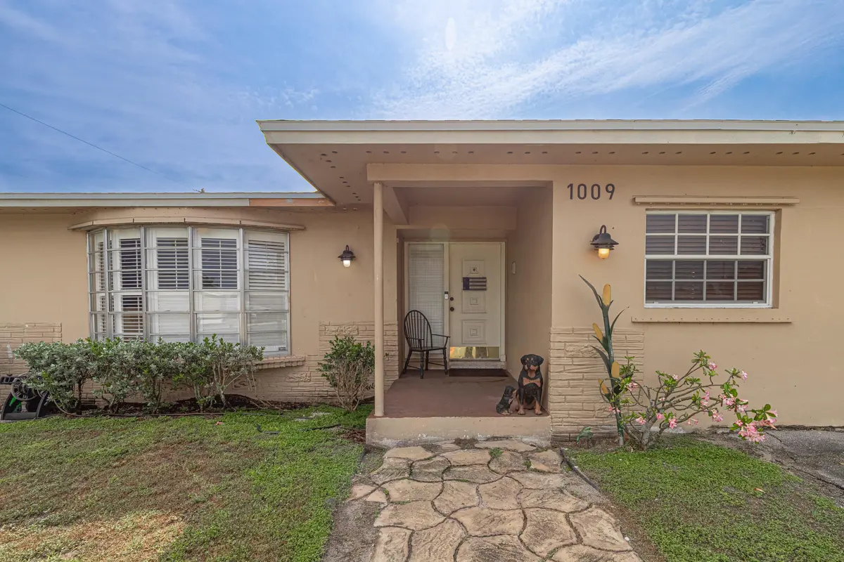 Front Home-I at 1009 NE 18th Street, Belle Glade
