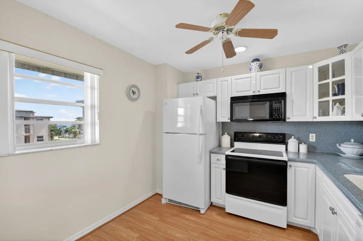 6-web-or-mls-DSC_9532 at 2515 NE 1st Court 4020, Boynton Beach