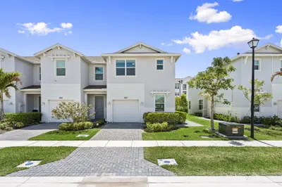 840 SE Grovebush Lane, Port St. Lucie – Townhouse for sale