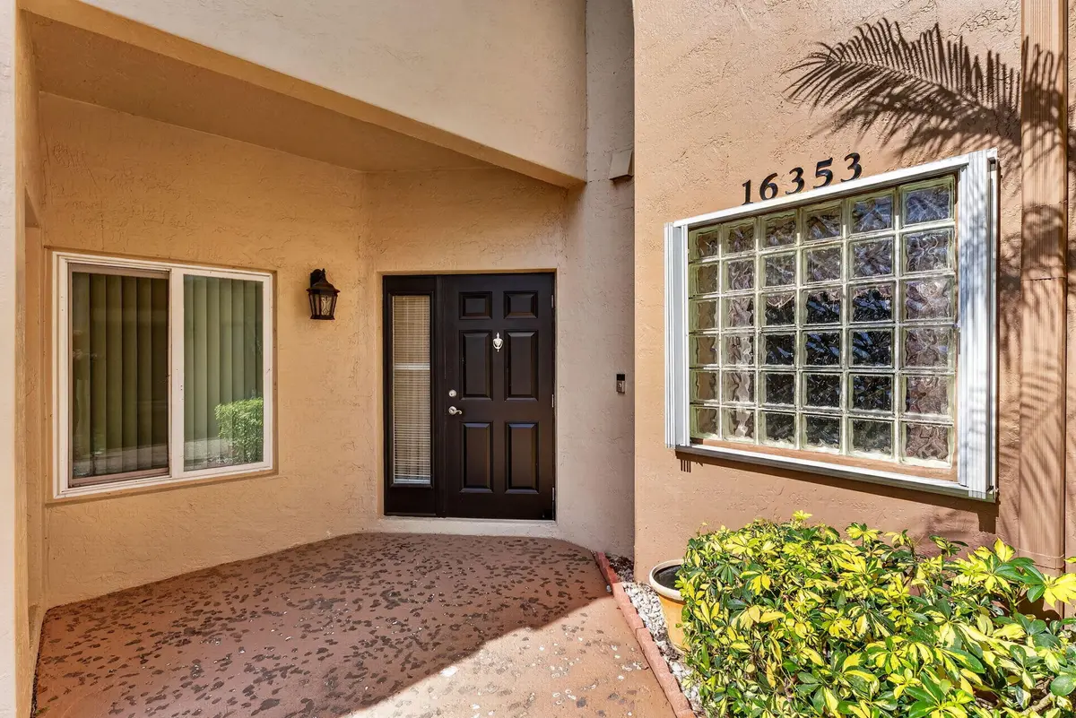 3-web-or-mls-DSC07890 at 16353 Malibu Drive 61, Weston