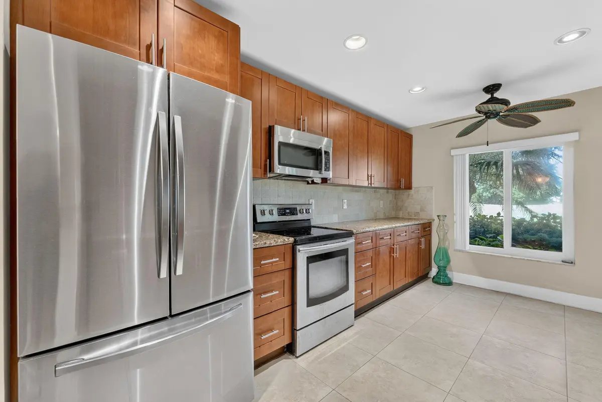 9-web-or-mls-DSC07901 at 16353 Malibu Drive 61, Weston