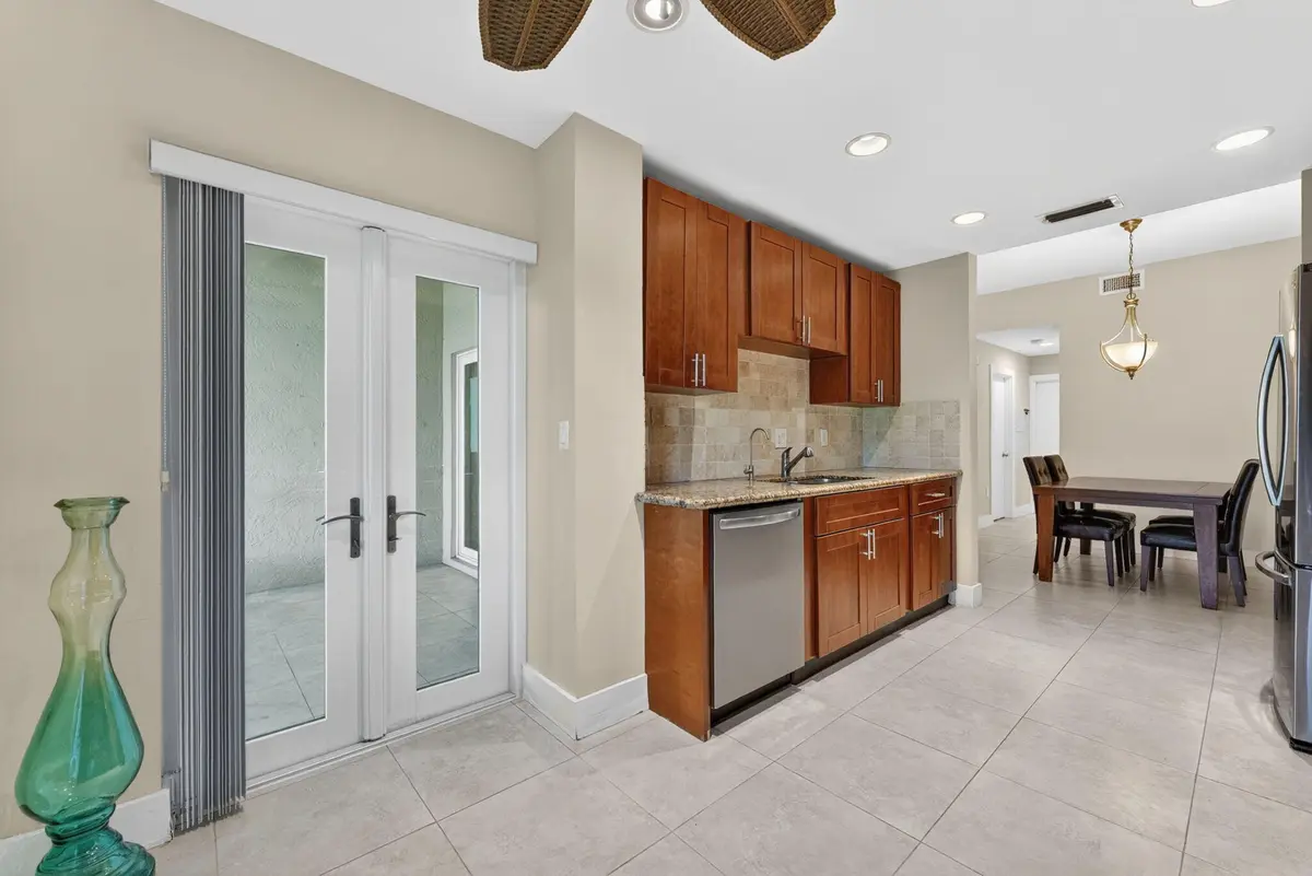 10-web-or-mls-DSC07942 at 16353 Malibu Drive 61, Weston