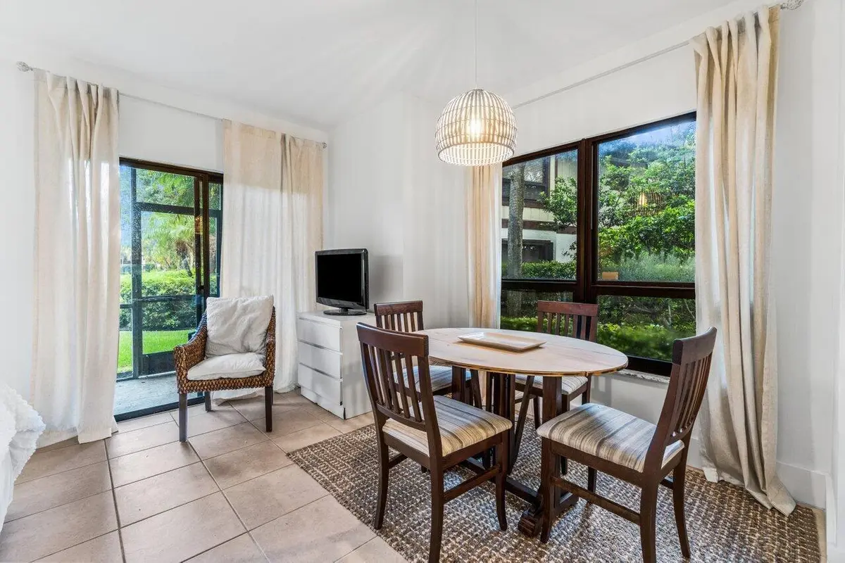 Dining area at 13334 Polo Club Road 207, Wellington