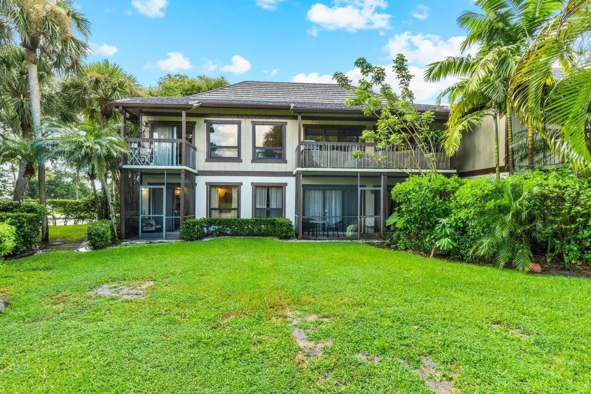 Rear view at 13334 Polo Club Road 207, Wellington