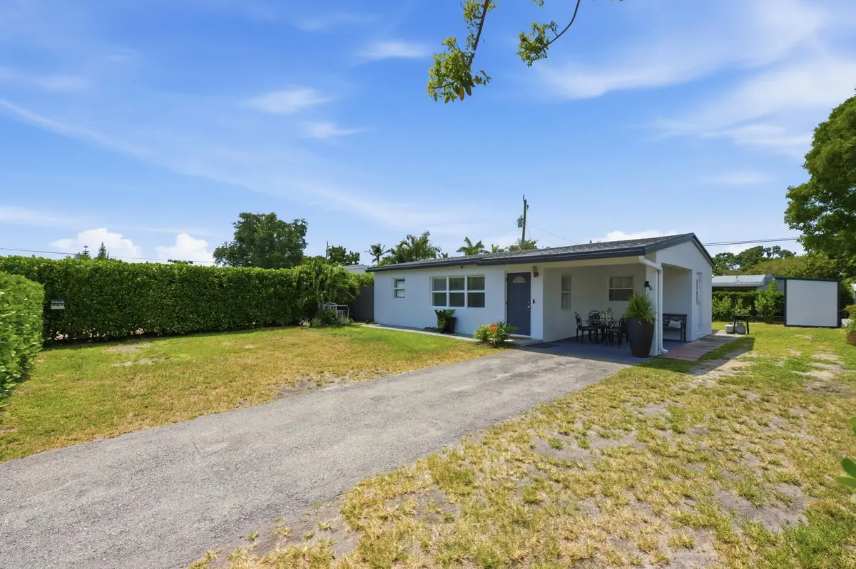 1__dsc2230 at 330 NE 59th Court, Oakland Park