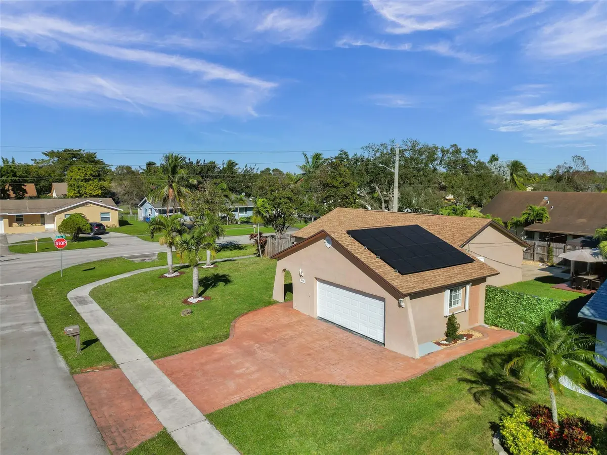 Photo 3 at 4950 NW 85th Terrace, Lauderhill