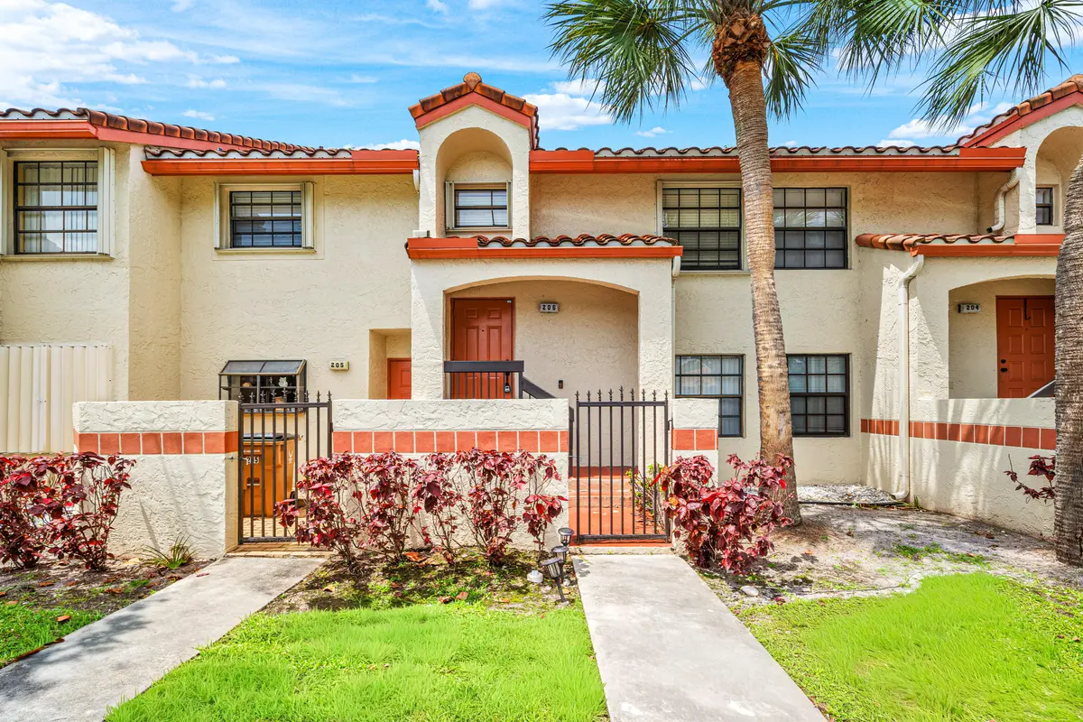 front at 206 Congressional Way 206, Deerfield Beach