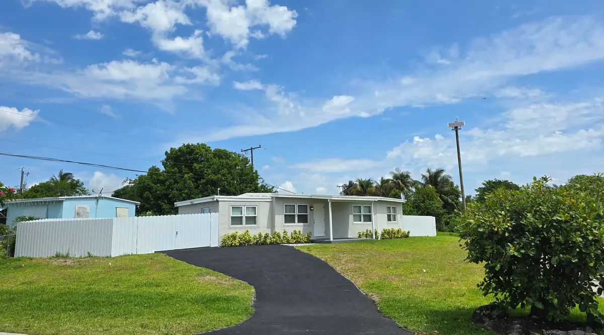 Pic 1 Another at 591 Seagrape Road, Lantana