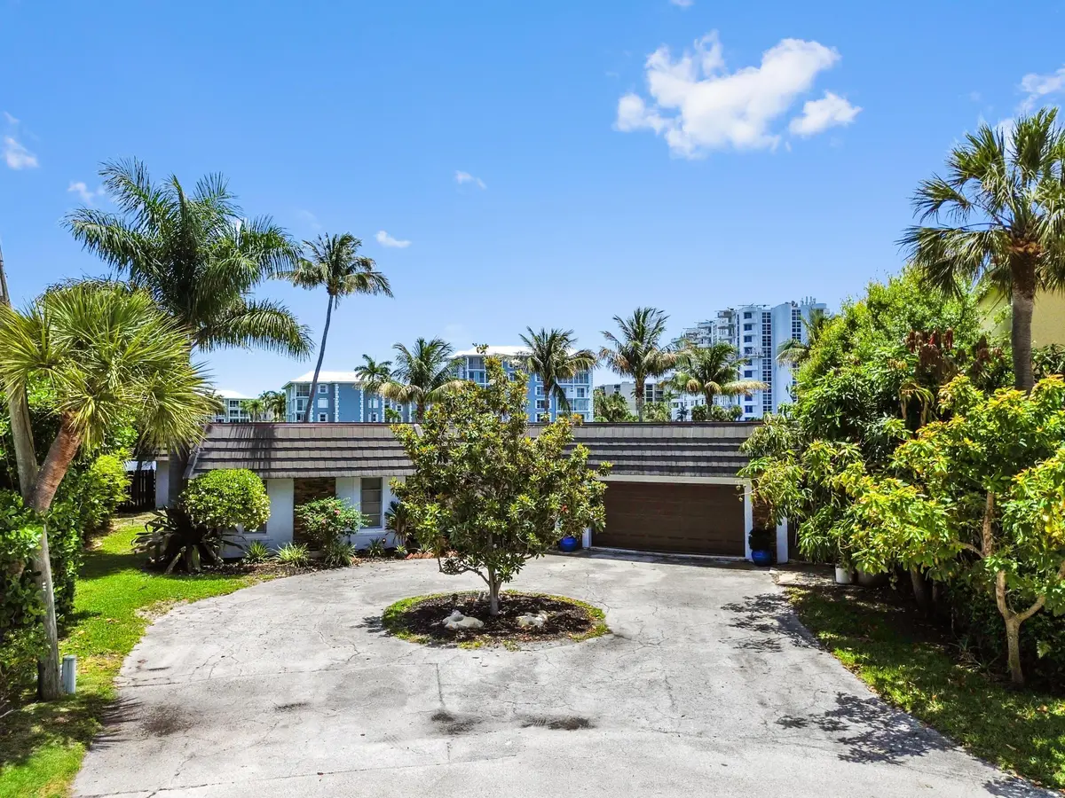 Current front view at 976 Banyan Drive, Delray Beach