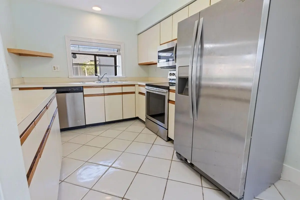 Kitchen at 124 Chelsea Lane, Plantation