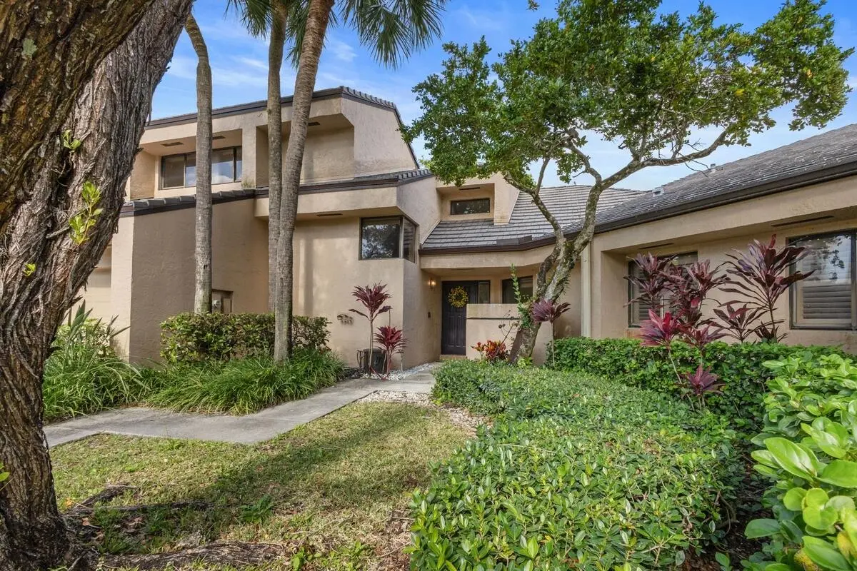 Front of home at 124 Chelsea Lane, Plantation