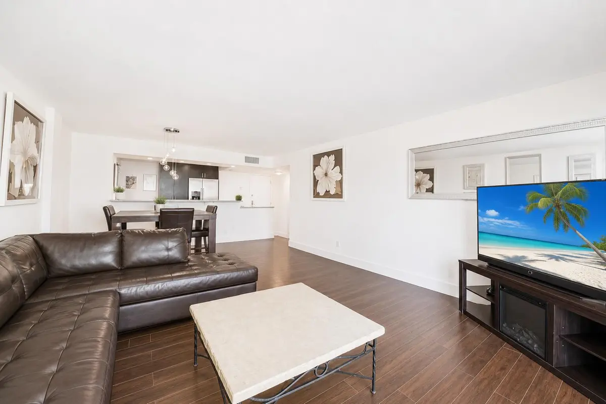 Neutral Flooring at 1147 Hillsboro Mile 505, Hillsboro Beach