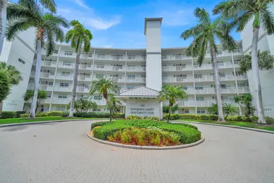 140 NE 28th Avenue 502, Pompano Beach – Condominium for sale