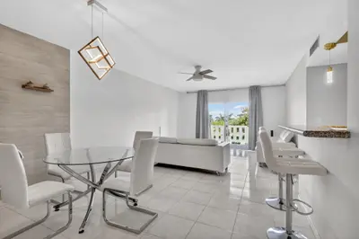 4330 Hillcrest Drive 302, Hollywood – Condominium for sale